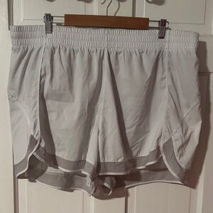Athleta Women's Mesh Racer Run Short 4 " White Size 2x Running Athletic Walk